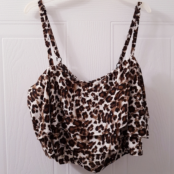 Dream State EUC animal print ruffle crop top - Picture 2 of 4